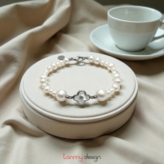 Vòng tay ngọc trai mặt bông hoa vỏ trai bọc bạc